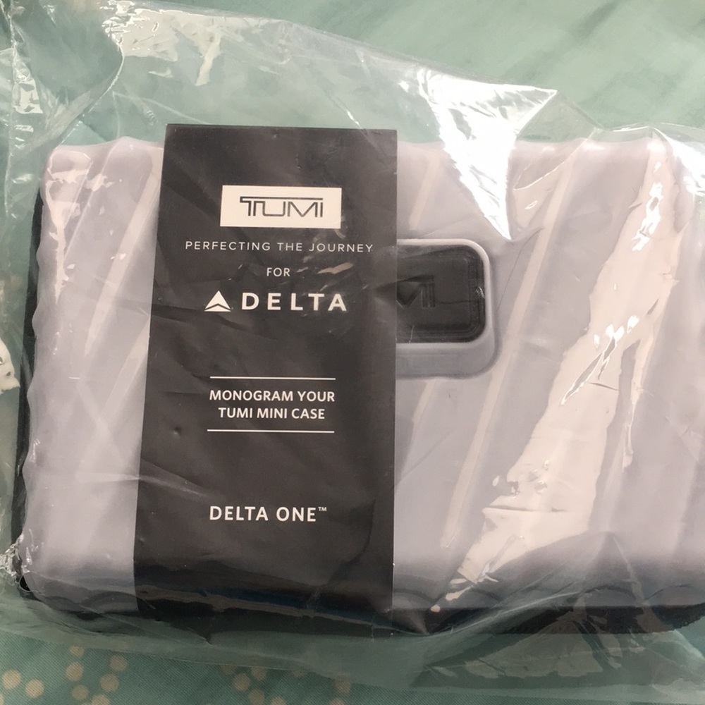 TUMI Hard Case Amenity kit; Delta One
